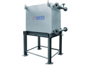 特点：
工作原理：
    翅片管节能器是迪森公司研发的专利产品，专门针对燃油燃气蒸汽/热水锅炉设计，节能器安装在锅炉的排烟口后面，通过烟气的余热加热锅炉的给水/循环水，达到降低排烟温度、提高锅炉热效率的目的。该产品不仅可以为用户大幅度降低燃料费用，而且符合国家节能降耗和环保政策。
    翅片管提高换热效率的原理：翅片管是在光滑的管子外面焊接若干圈翅片的传热原件，管外的翅片不仅可以增加烟气的扰动，而且增加了换热面积，与光管比较，可以提高换热效率2-3倍。
1、迪森公司研发的专利产品
2、采用翅